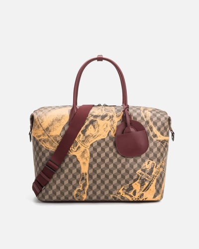 شنطة نسائية بتصميم كبير بلون عودي