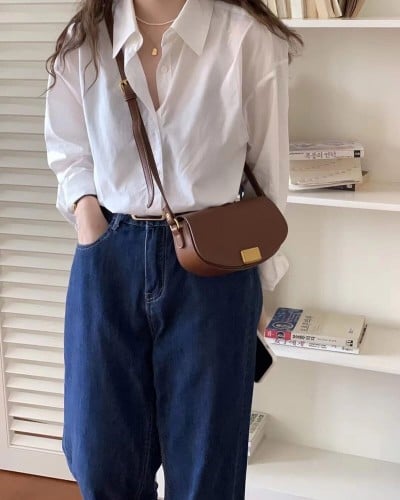 شنطة نسائية من الجلد بلون بني