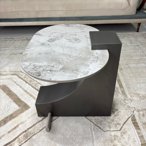 طاولة جانبية هي دونكس