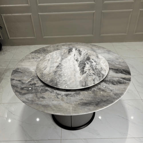 طاولة طعام متحركة