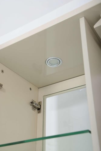 خزانة بيضاء صغيرة +بارتيشن سغاريا (وايت)