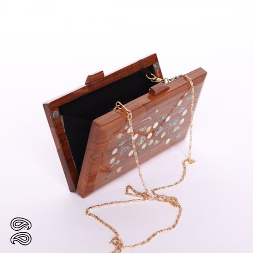 حقيبة خشبية