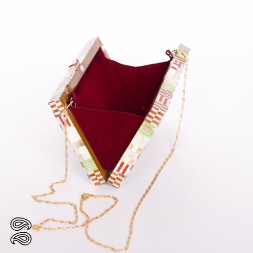 حقيبة الصدف والاكريلك