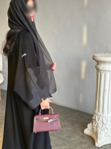 N38- (اسود) - قصة نص بشت بإضافة قماش لمعه