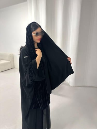 N47 - نص بشت - قماش ملكي- اضافة مخمل - اسود