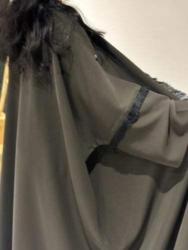 N34 - نص بشت - هدب اسود (زيتي غامق)