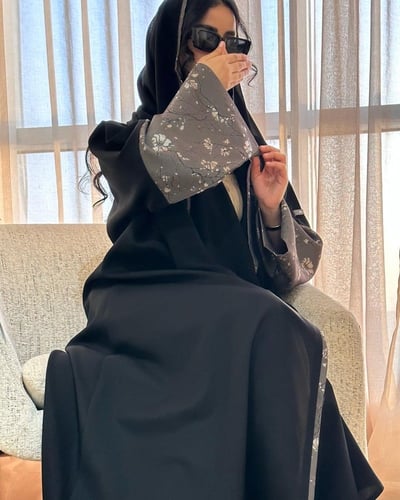 N29- نص كلوش -كتان/جاكار بالأكمام (رمادي سلفر)