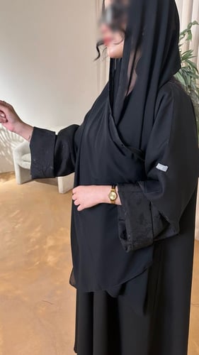 N29- نص كلوش -كتان/جاكار بالأكمام (أسود)