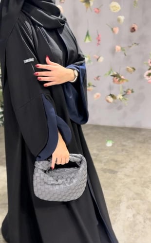 N36 - قصة كلوش -كم بقصة منحنية (كحلي)