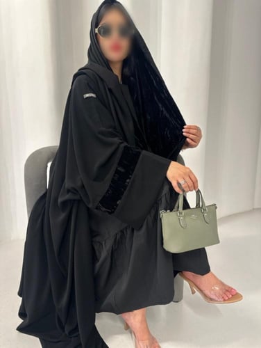 N47 - نص بشت - قماش ملكي- اضافة مخمل - اسود