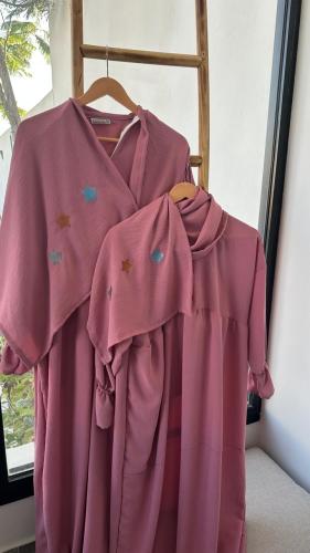 طقم روزان مثالي للأم والبنت