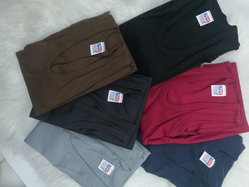 درزن 12 طقم ولادي ملوّن علاقي مع هاف BYC