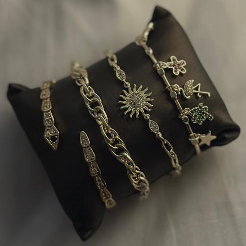 طقم اساور - ذهبي
