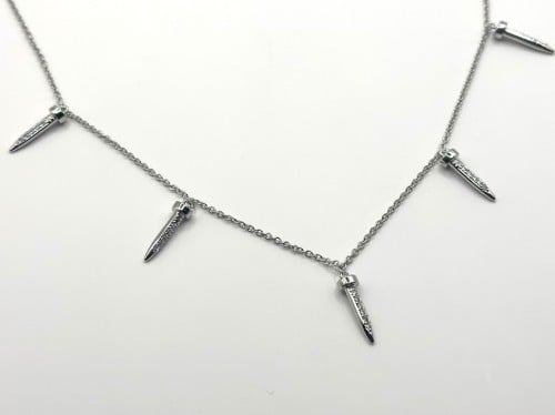 تشوكر وحلق مسمار