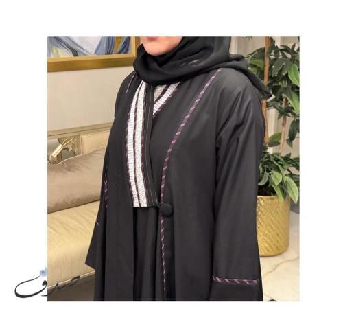 كتان اسود مع تفاصيل ابيض و بنفسجي