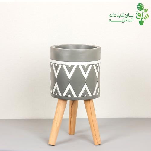 مركن كبير بنقوش مميزة وأرجل قابلة للفك