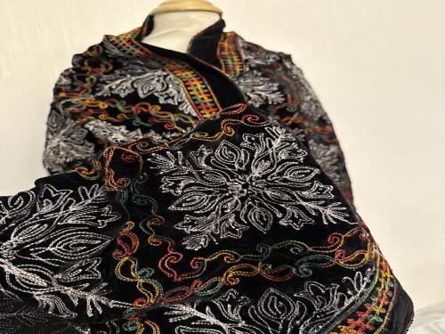 شال مخمل اسود مزين بالتطريز الكامل 2*