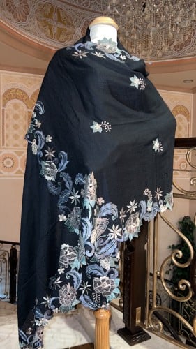 شال كشميري مزين بالتطريز بحواف عشوائيه ٢٤