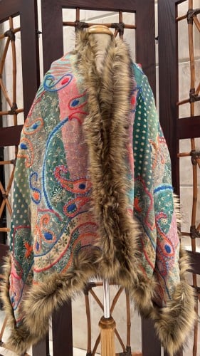 شال كشميري فخم مزين بالفرو *٢