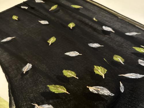 شال كشميري ناعم مزين بالتطريز والؤلؤ ٦