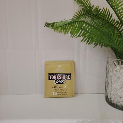 ظرف شاي يوركشاير قولد الذهبي مستورد ( لندن )