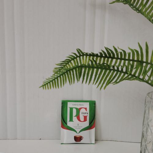ظرف شاي أحمر PGtips مغلف بالحبه