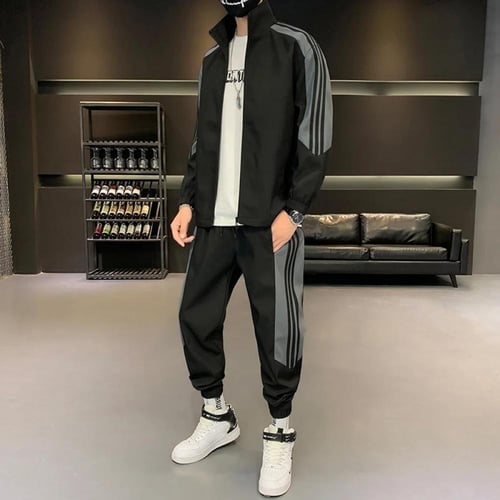 مجموعات ملابس رياضية