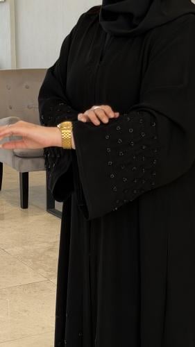 عباية بتطريز خرز