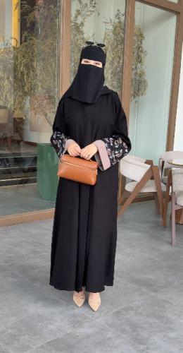 عباية سارة