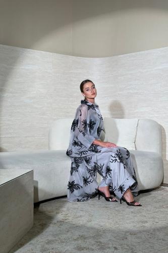 طقم جازار حرير خفيف مكون من قطعتين (قميص وبنطلون)...