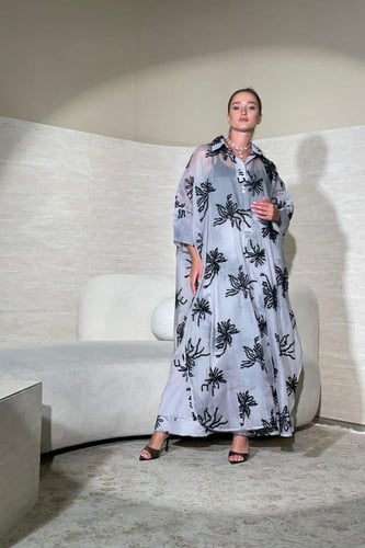 طقم جازار حرير خفيف مكون من قطعتين (قميص وبنطلون)...