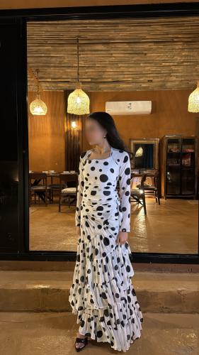 White polka dot-skirt