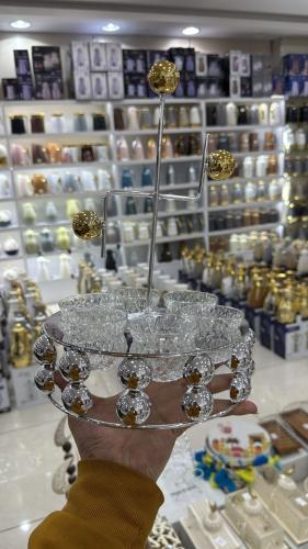 شيال مع فناجين فاخر