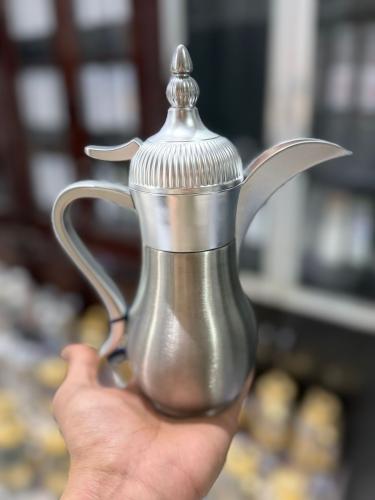 دلة قهوة لون فضي مطفي فاخرة