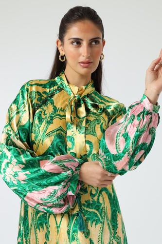 فستان أنيق بتصميم كلاسيكي