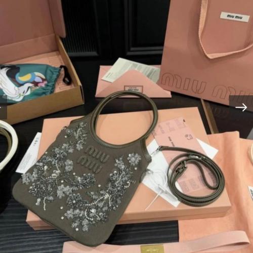 شنطة ميوميو مطرز اخضر زيتوني ماستر