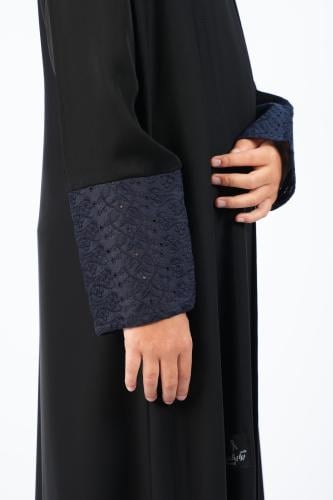 عباية بناتي بأكمام زرقاء قماش إنترنت فاخر