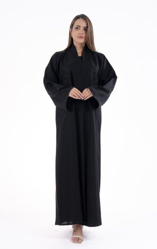 عباية سوداء منمت بتطريز يدوي أسود فاخر