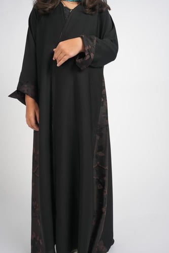 عباية بناتي بقماش إنترنت فاخر