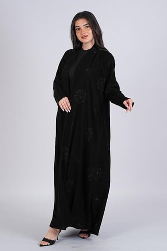 عباية سوداء بتطريز ورود متناثرة على كامل العباية م...