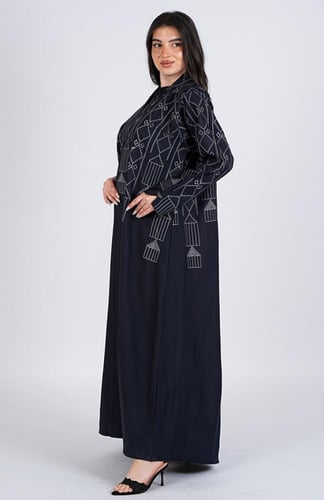 عباية كحلي بتطريز هندسي على الواجهة ومن الخلف بقما...