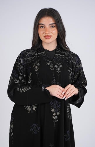 عباية سوداء بتطريز بلون الازرق والذهبي