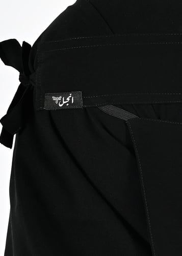 نقاب اسود قصير بمطاط مائل