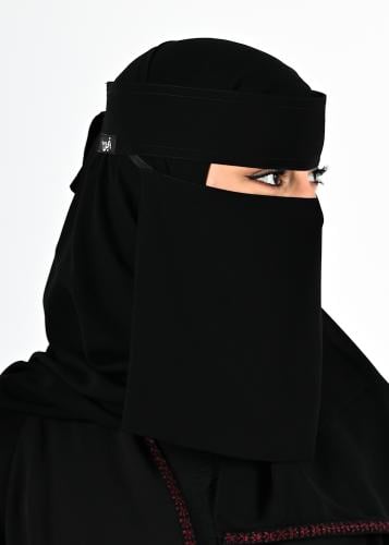 نقاب اسود مقاس وسط بمطاط مائل