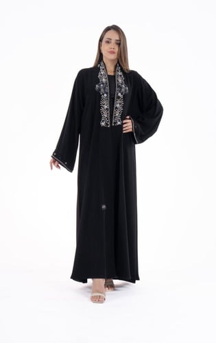 عباية سوداء كريب بتطريز يدوي بالخرز على الرقبة وال...