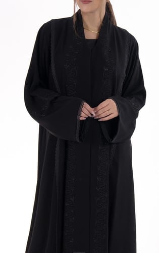 عباية سوداء بتطريز اسود يدوي فاخر