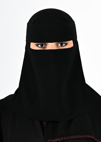 نقاب اسود مقاس وسط بمطاط مائل
