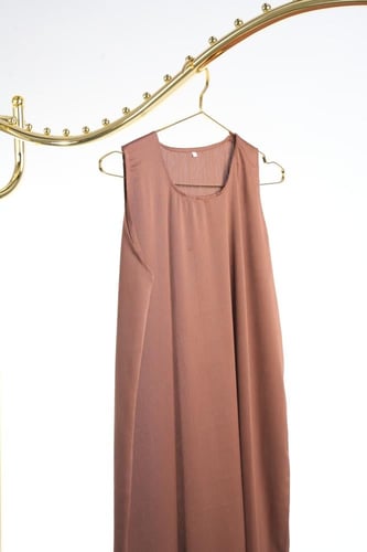 فستان داخلي للعباية باللون البني
