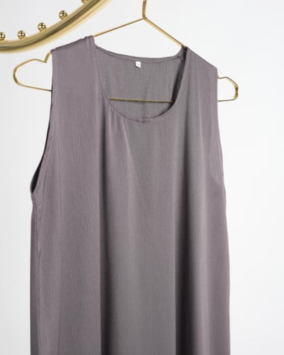 فستان داخلي للعباية باللون الرمادي