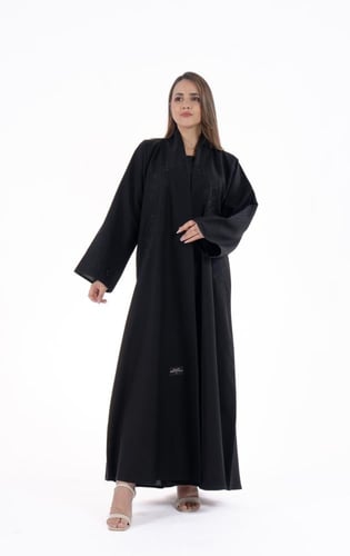 عباية سوداء منمت بتطريز يدوي أسود فاخر